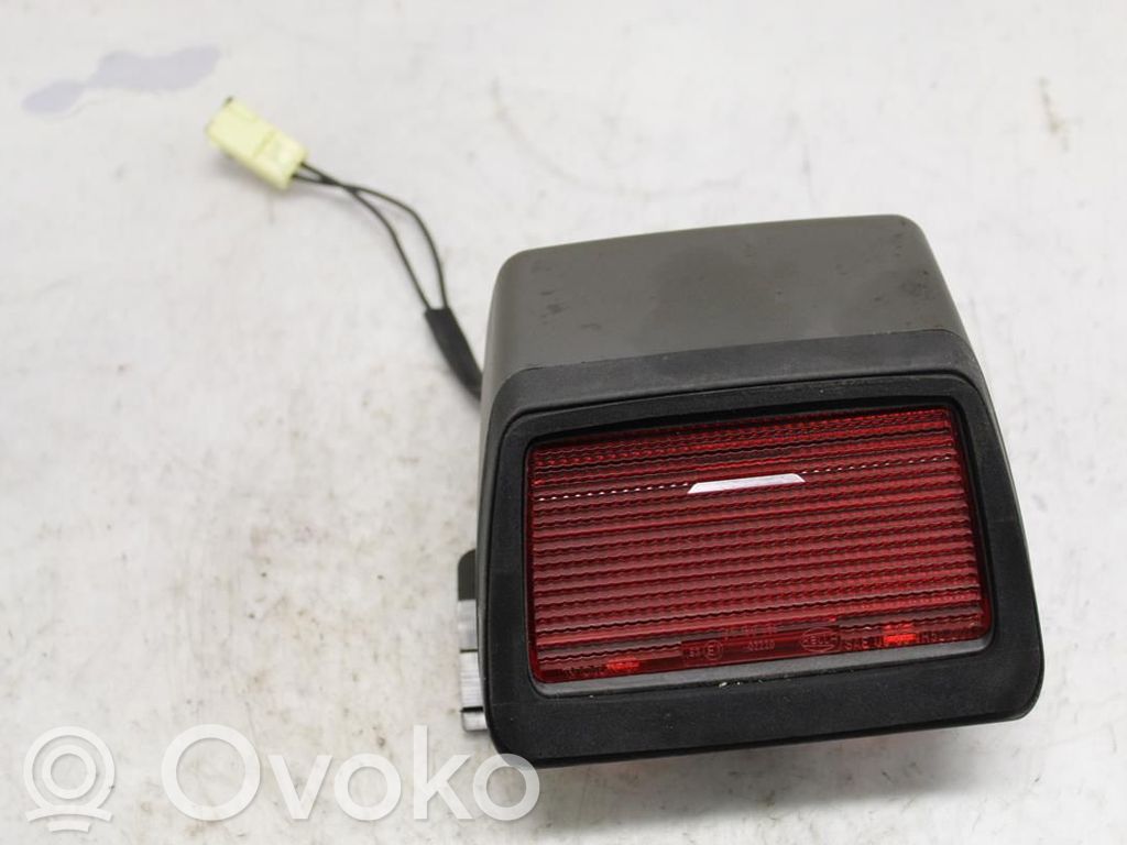 Volvo 940 Third/center stoplight 