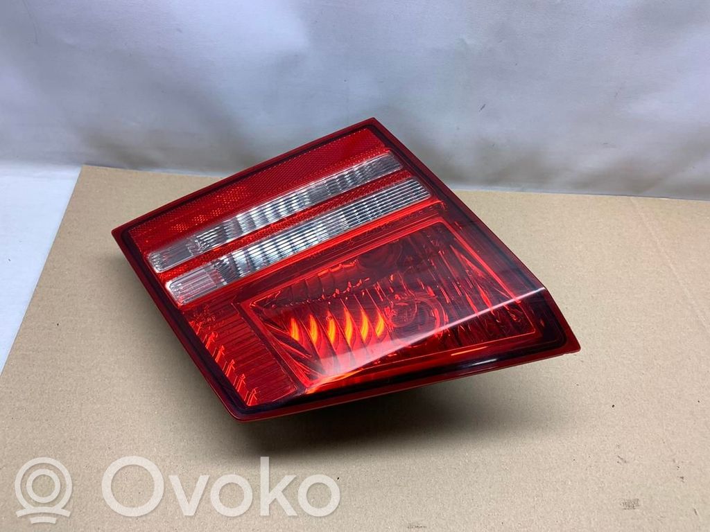 Dodge Journey Lampy tylnej klapy bagażnika 