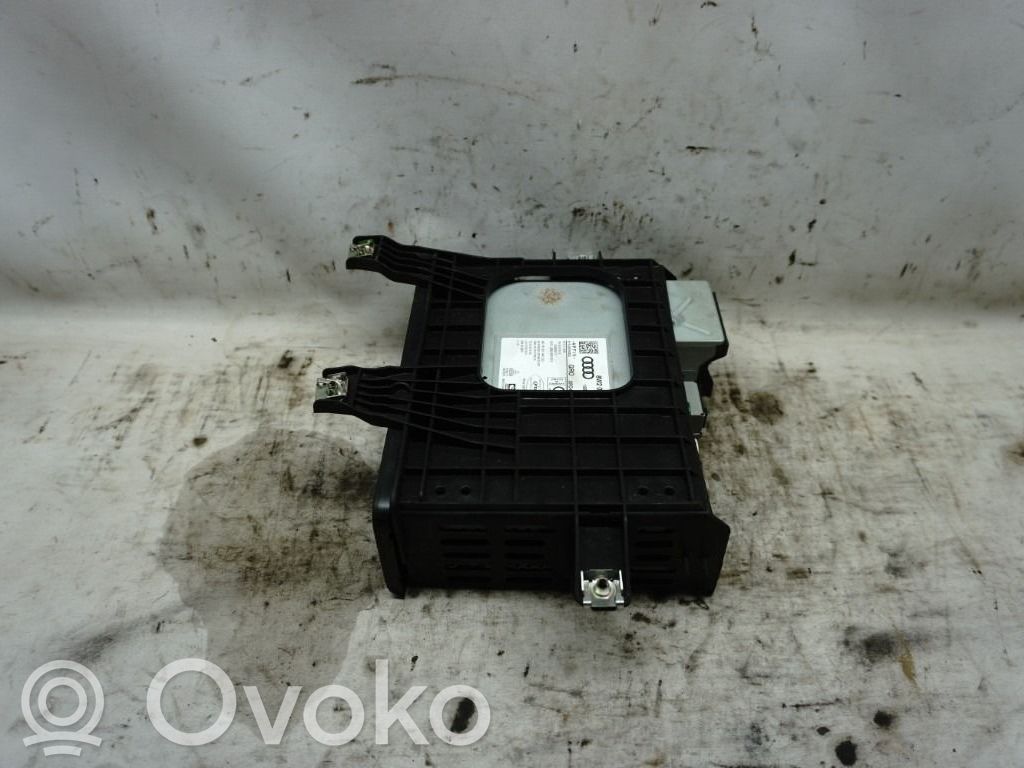 Head unit multimedia control   8W2035043A