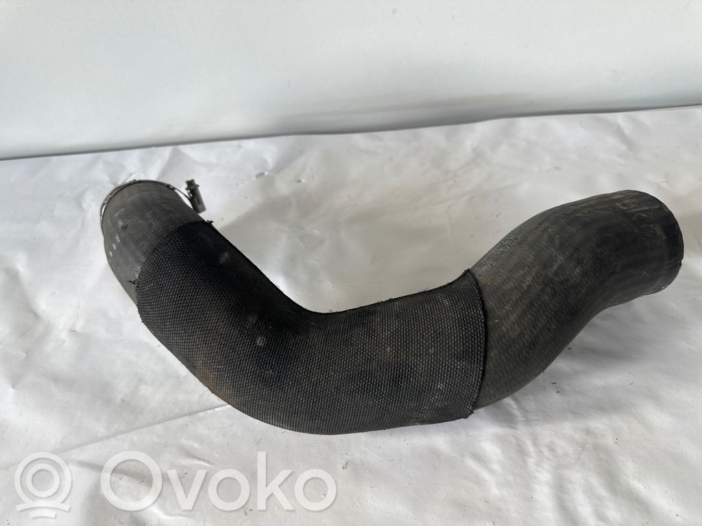 Intercooler pipe mounting bracket   4M01455737M