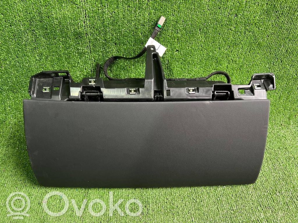 Tesla Model Y Handschuhfach 