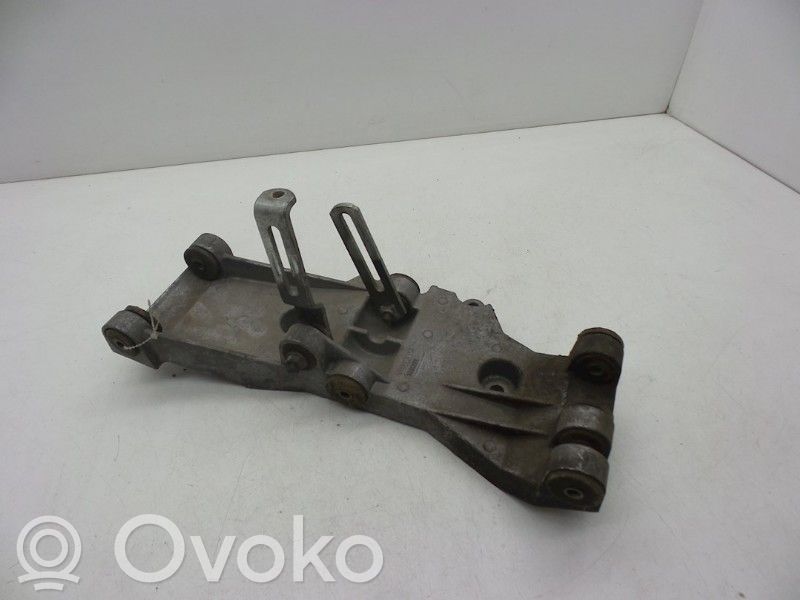 Volvo 940 Engine mount bracket 