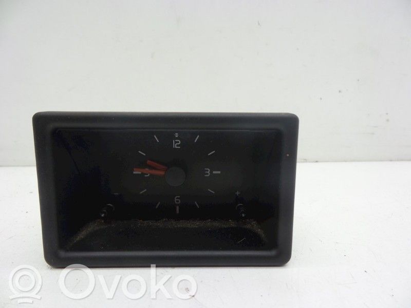 Volvo 440 Uhr 