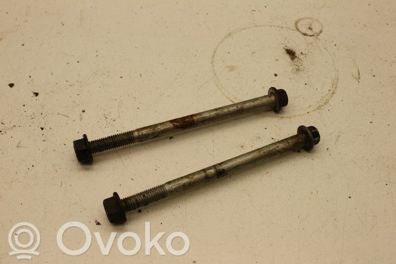 Saab 9-5 Tuercas/tornillos 