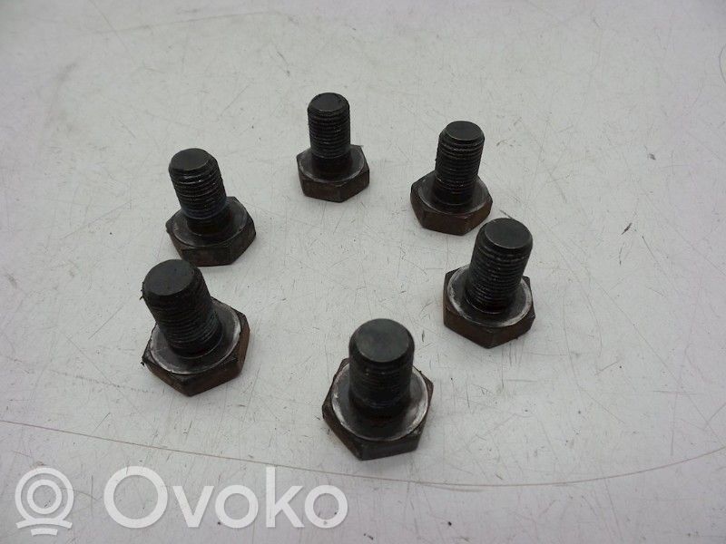 Saab 9-5 Tuercas/tornillos 