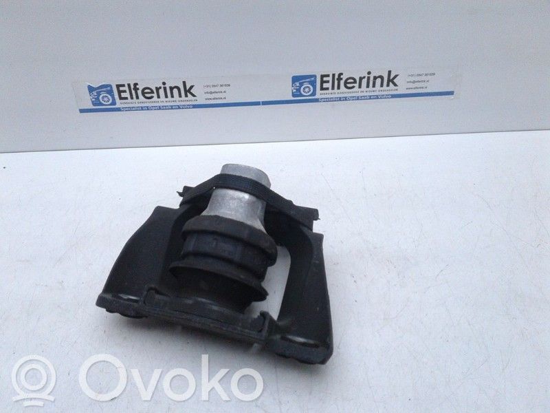 Volvo XC90 Engine mount bracket 