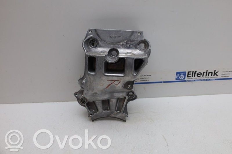 Lynk & co 01 Engine mount bracket 
