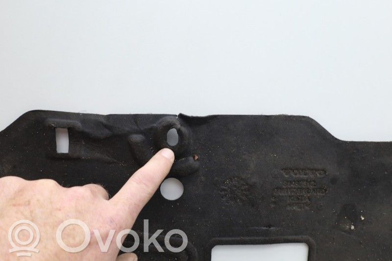 Volvo S60 Engine splash shield/under tray 