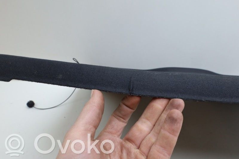 Volvo V40 Hattuhylly 