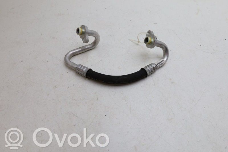 Volvo XC40 Ilmastointilaitteen putki (A/C) 