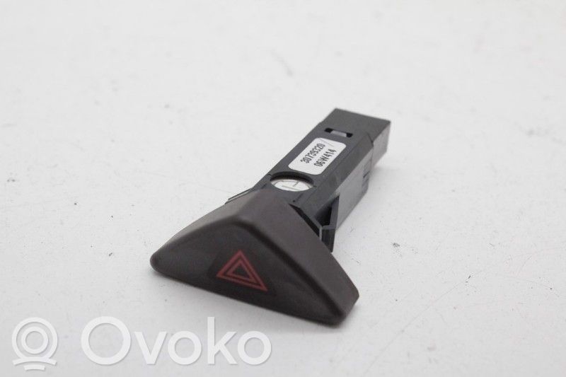 Hazard light switch   9441045,30739320,30739320,9441045