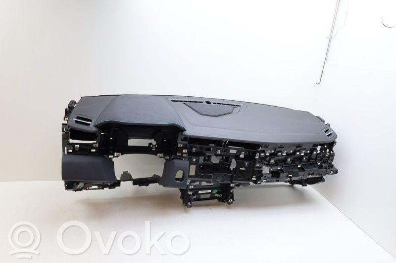 Lynk & co 01 Панель 