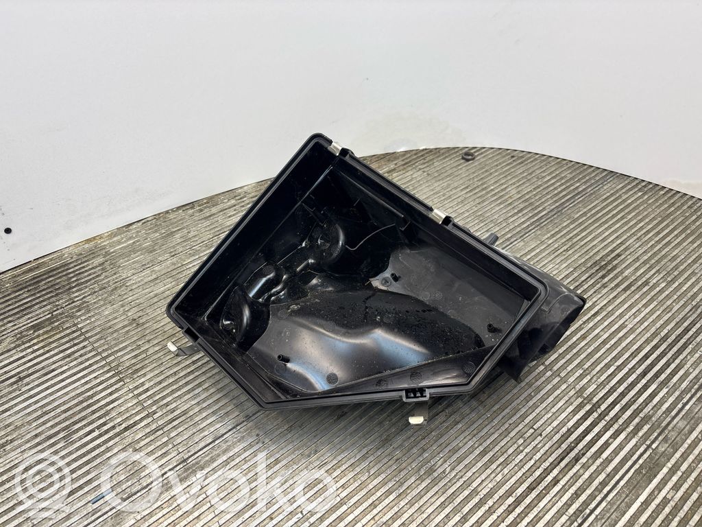 BMW 2 G42 Obudowa filtra powietrza 