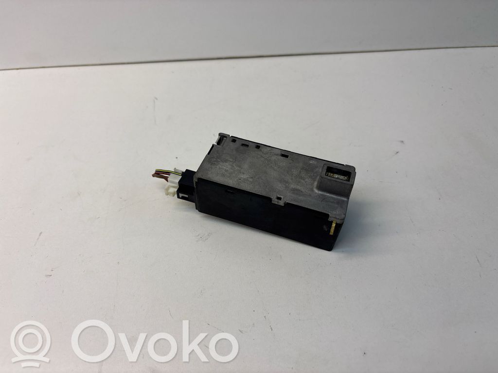 Mercedes-Benz A W176 Blokada kolumny kierownicy 