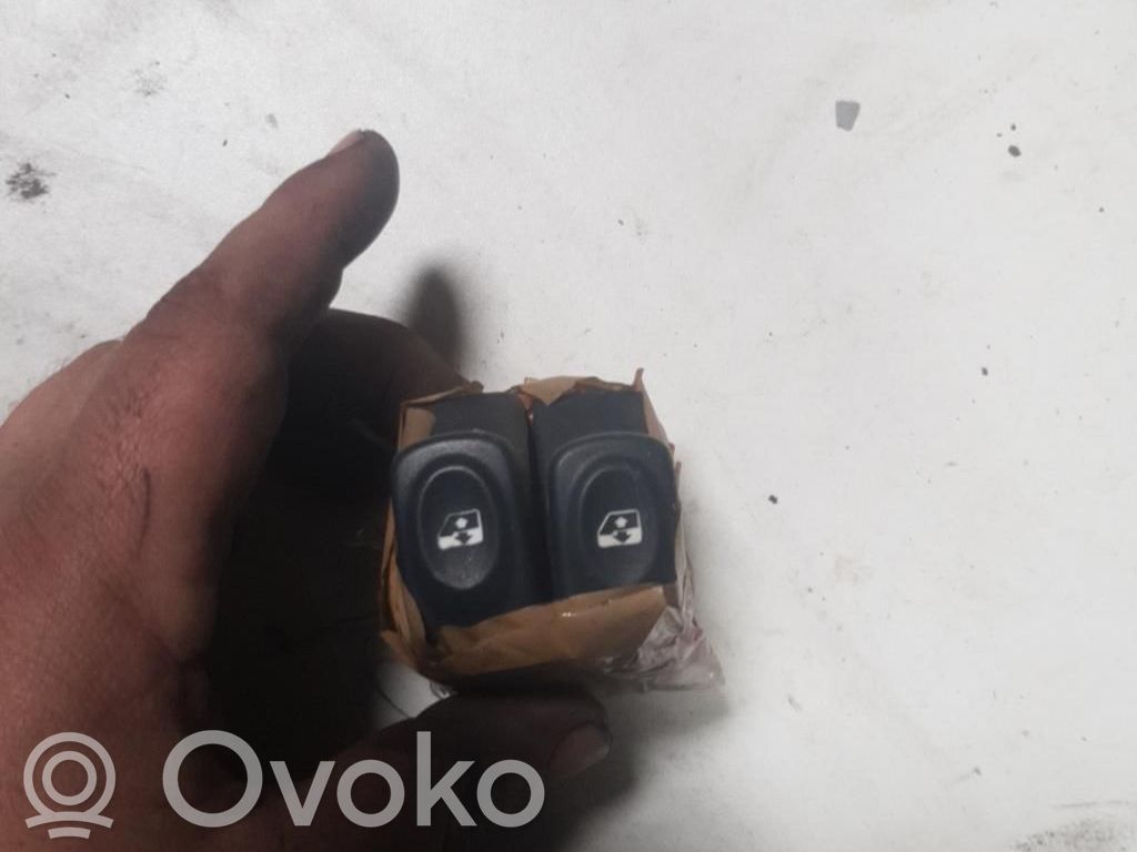 Renault Clio II Electric window control switch 
