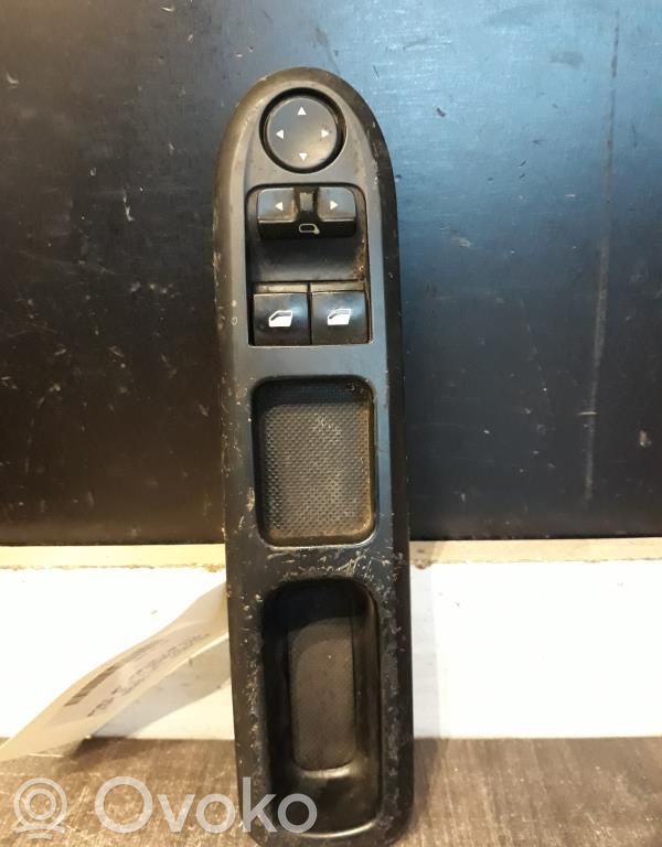 Peugeot 407 Electric window control switch 