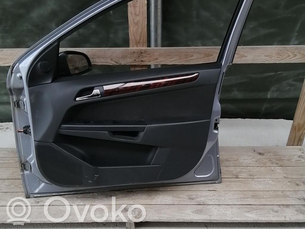 Opel Astra H Puerta delantera 