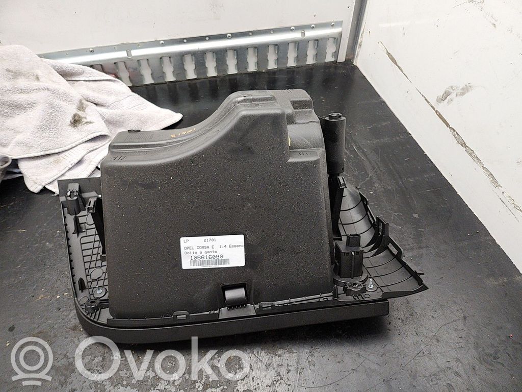 Opel Corsa E Juego guantera 