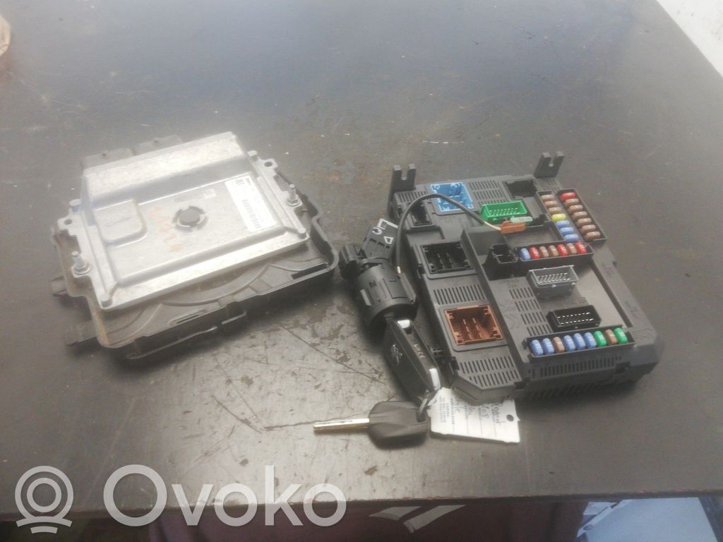 Peugeot 208 I Kit cu ECU motor și set închidere uși 