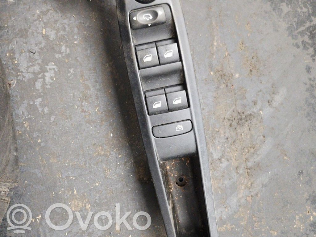 Citroen C4 II Electric window control switch 