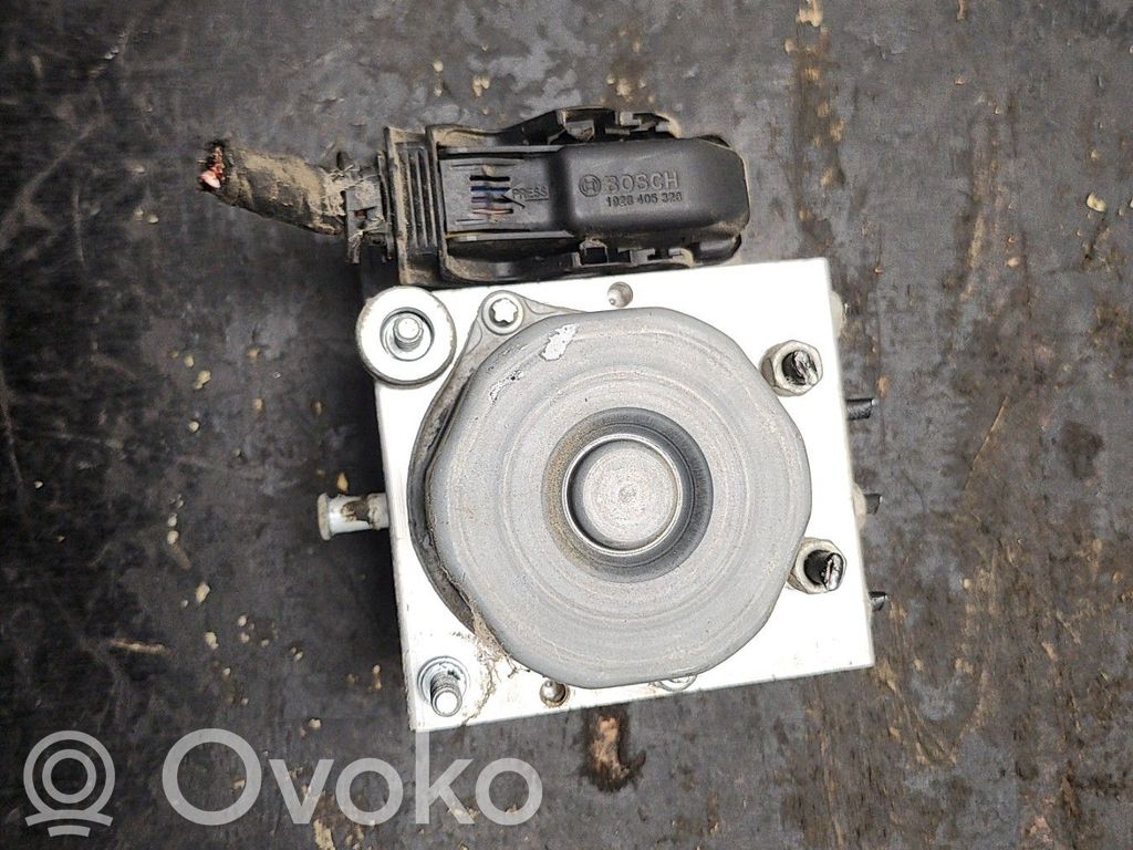 Opel Corsa E ABS bloks 