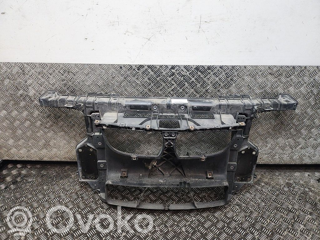 BMW 1 E81 E87 Radiatorių panelė 