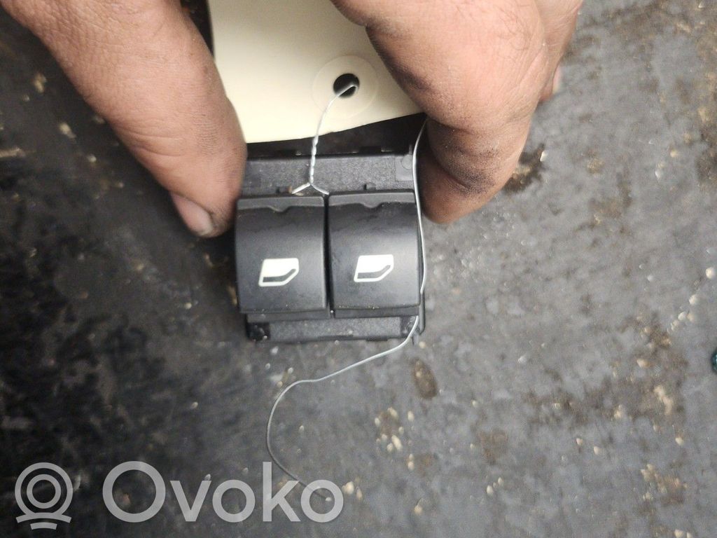Electric window control switch   98106397ZD