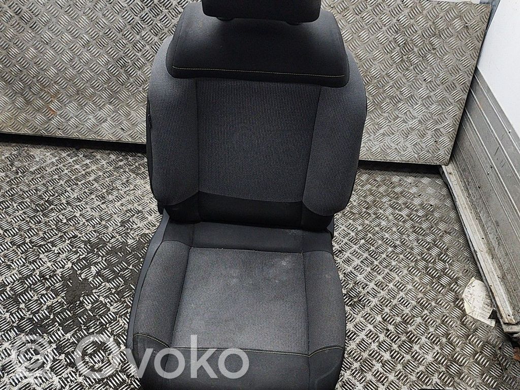 Citroen C3 Etumatkustajan istuin 