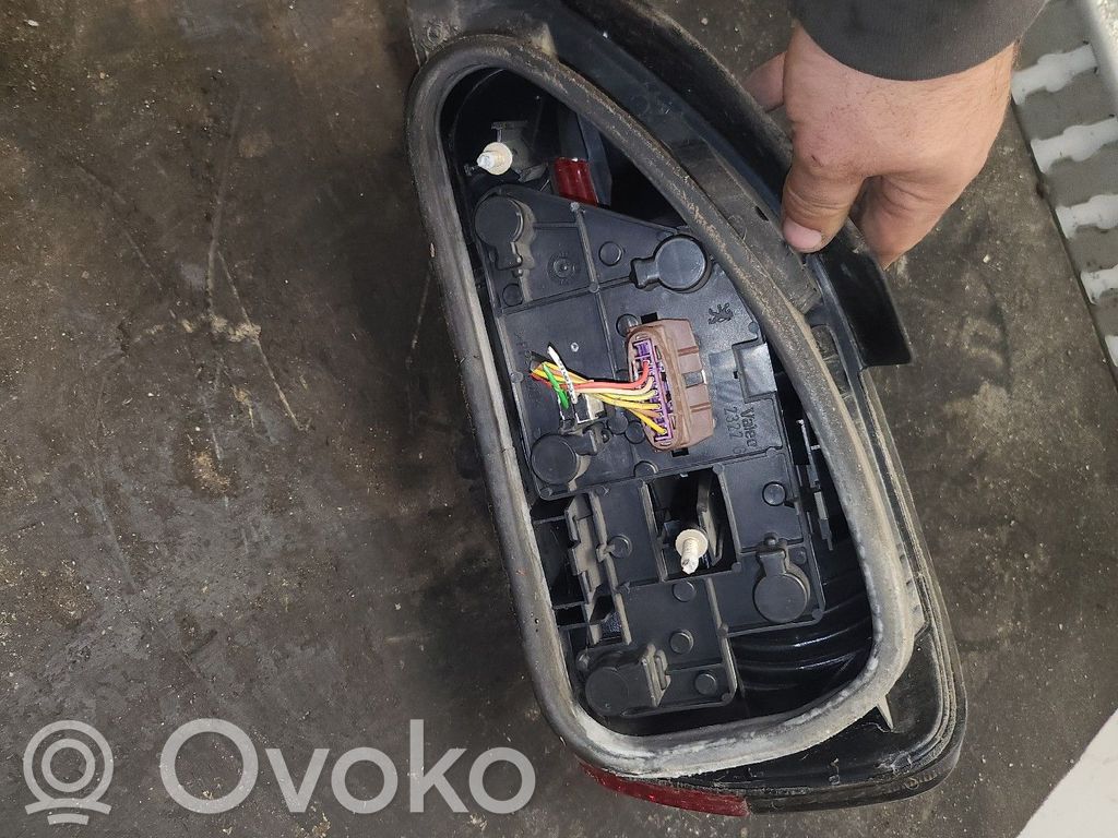 Peugeot 306 Galinis žibintas kėbule 