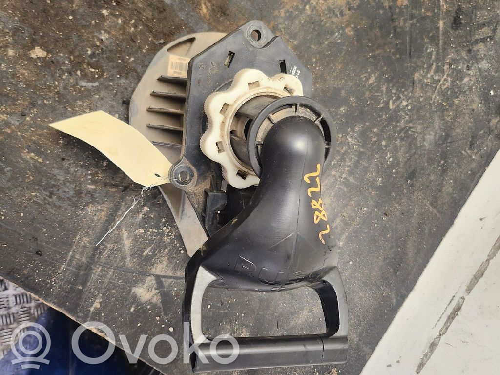 Renault Clio III Spare wheel mounting bracket 