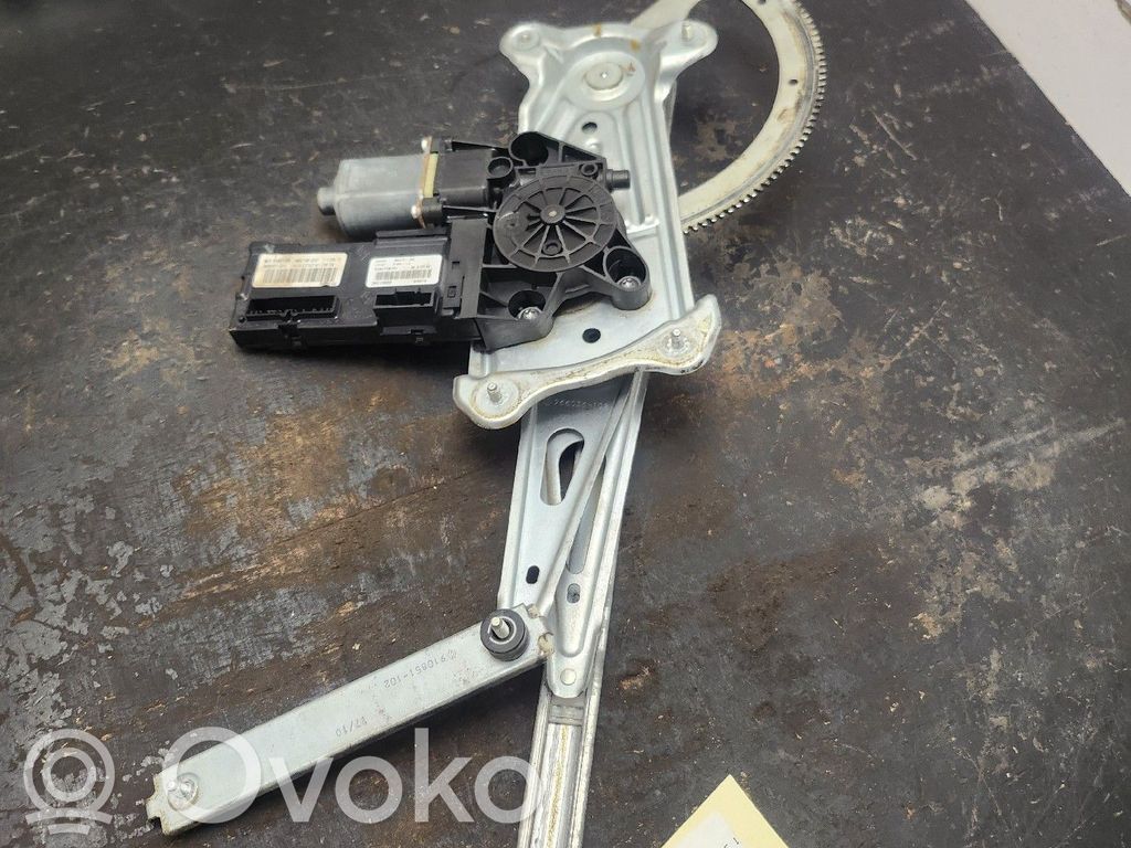 Renault Megane III Elektryczny podnośnik szyby drzwi przednich 