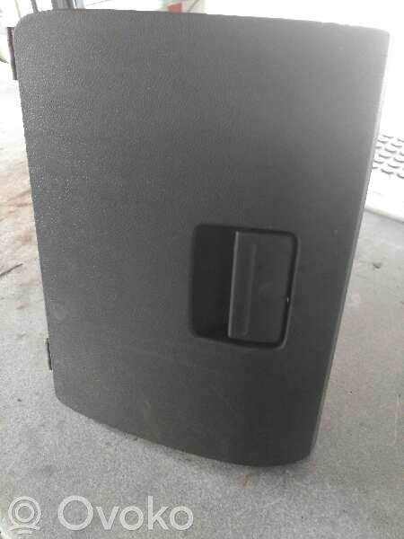 Glove box   1369499