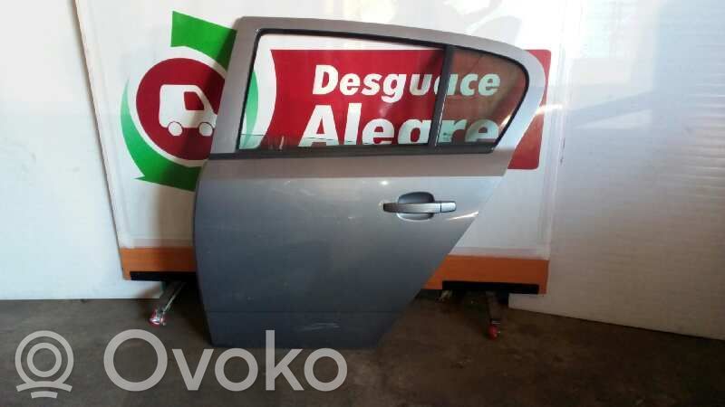 Opel Astra H Puerta trasera 