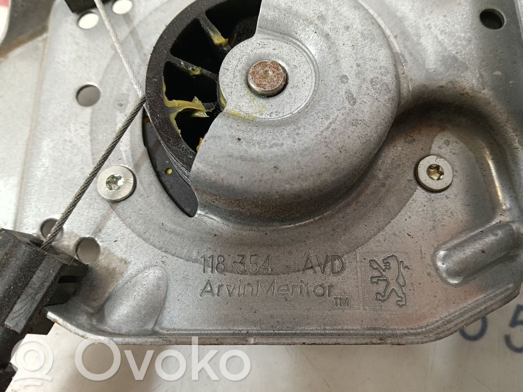 Peugeot 1007 Podnośnik szyby drzwi z silniczkiem 