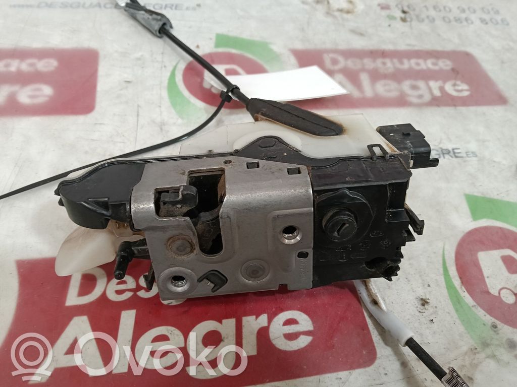 Peugeot 208 I Front door lock 