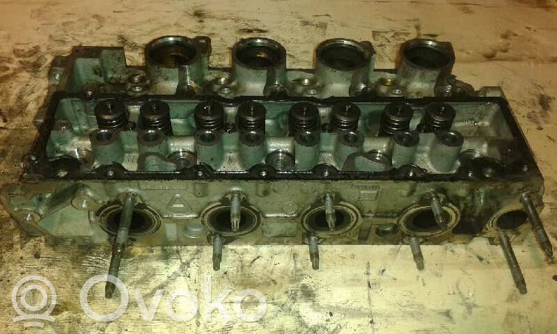 Peugeot 206+ Culata del motor 