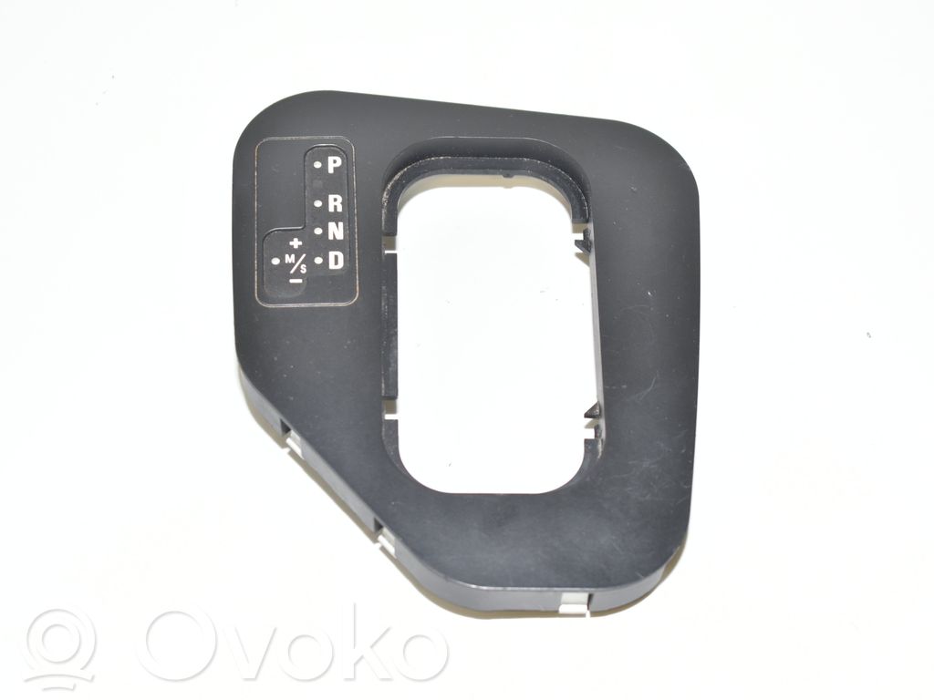 Contour de levier de vitesses   8256275