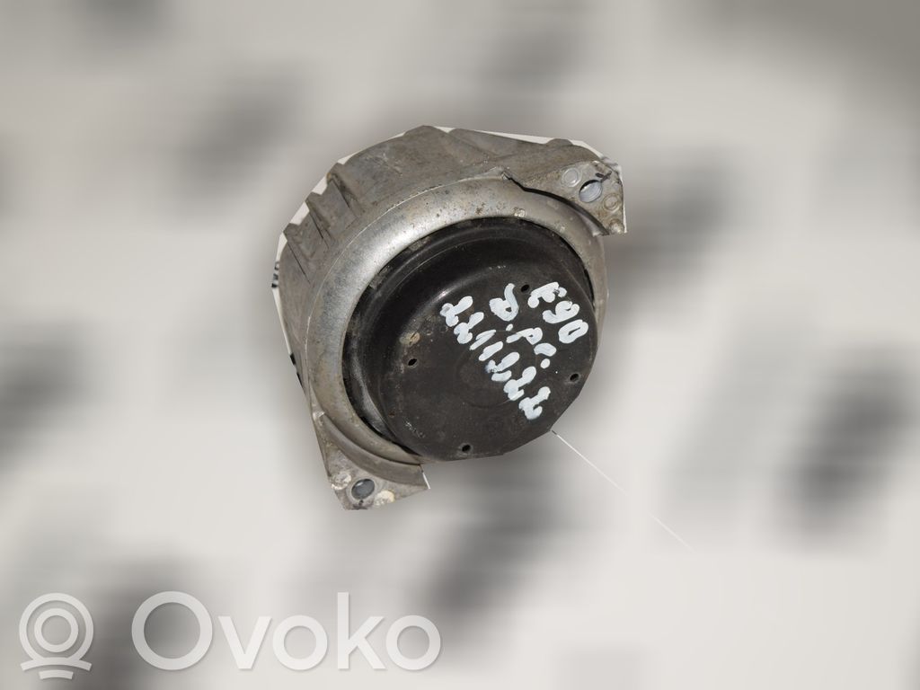Engine mount bracket