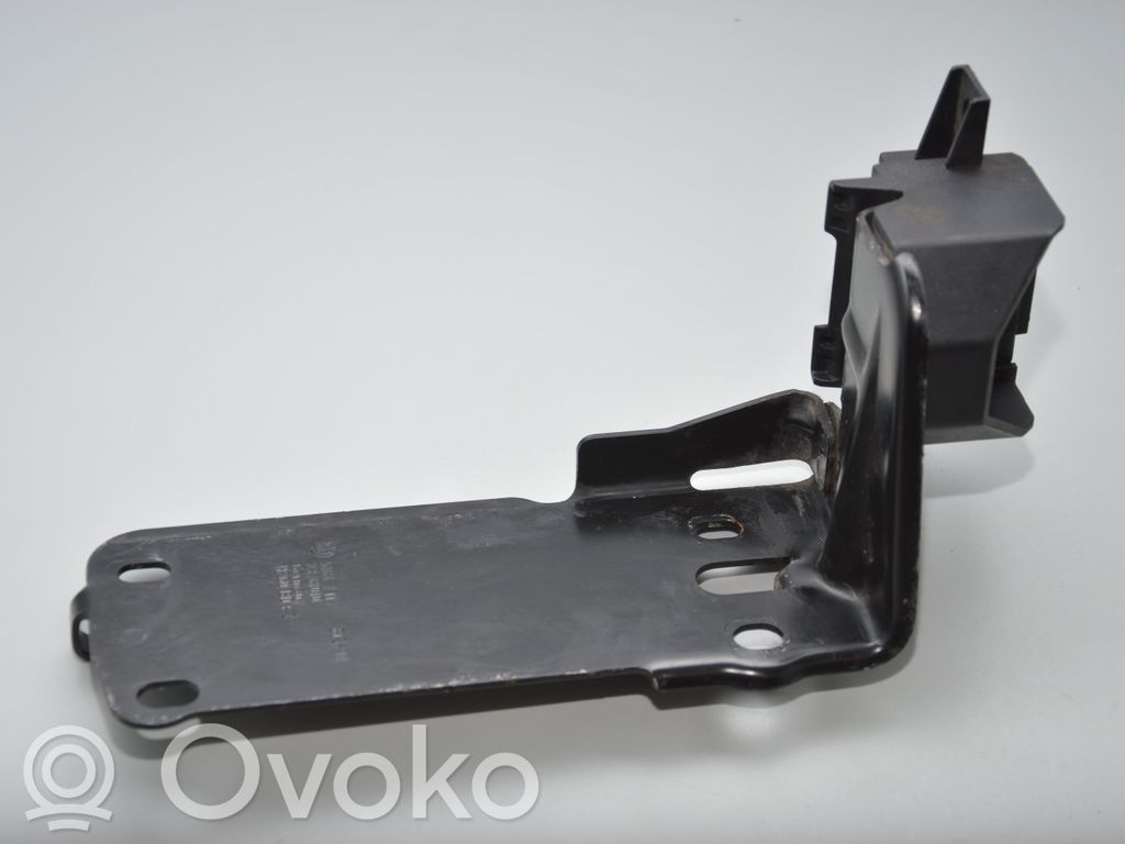 Radiator mount bracket   7117812