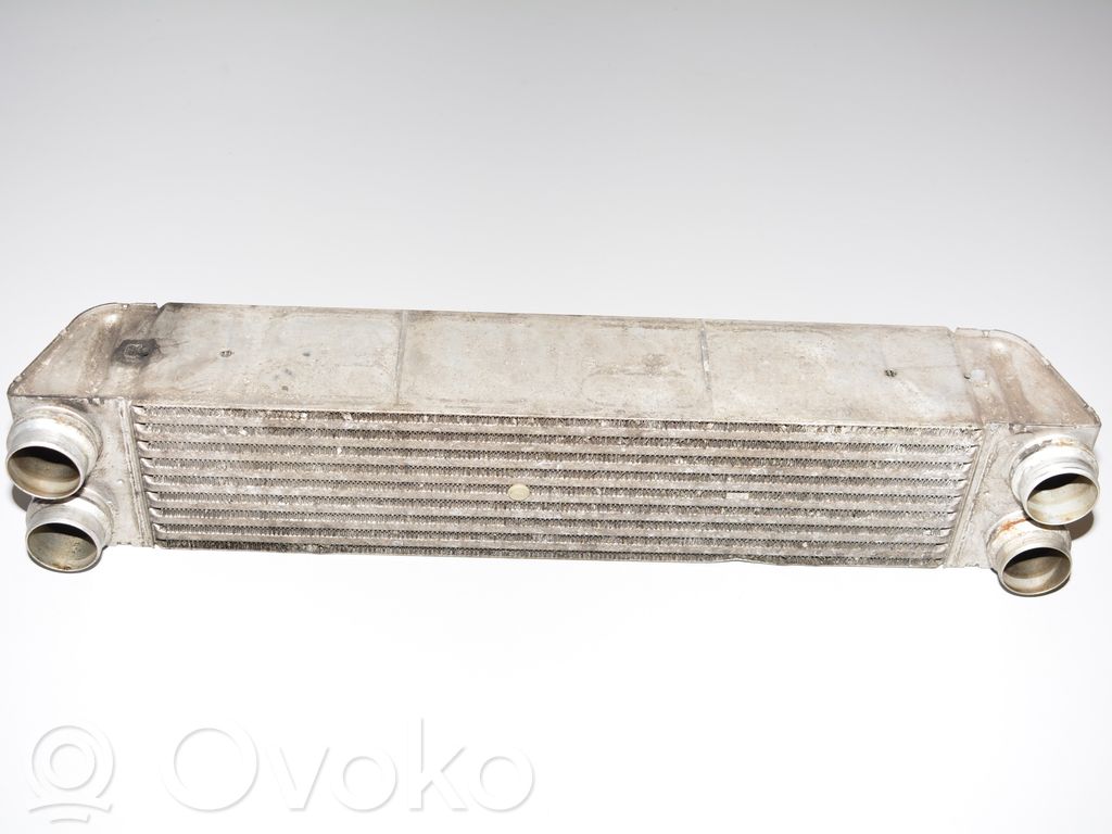BMW 7 E65 E66 Interkūlerio radiatorius 