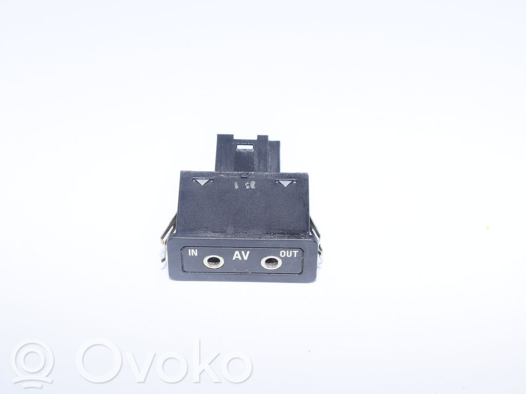 AUX-pistokeliitin   8368346