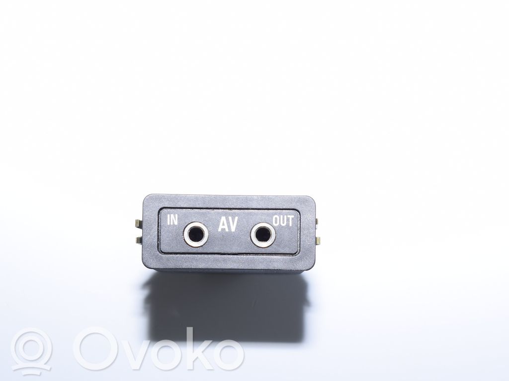 Câble adaptateur AUX   8368346