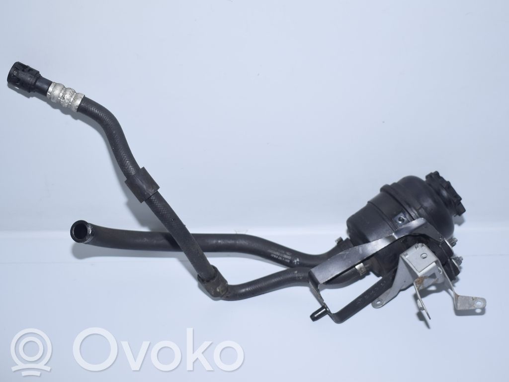 BMW 6 E63 E64 Ohjaustehostimen nestesäiliö 