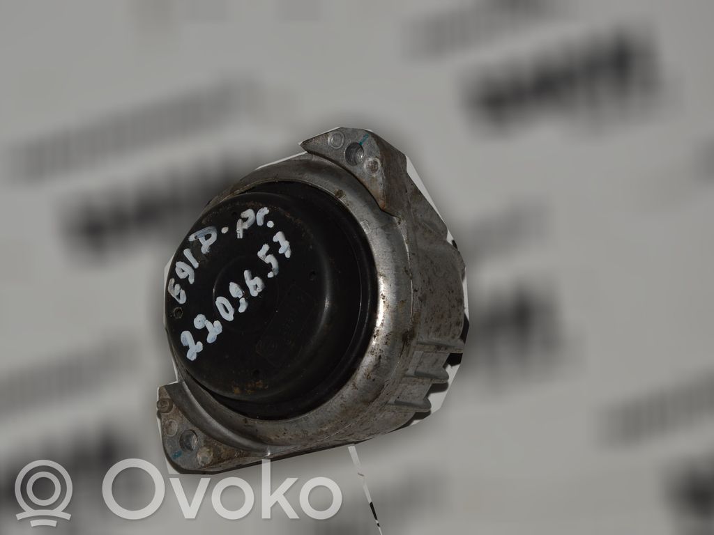 Engine mount bracket   6768800