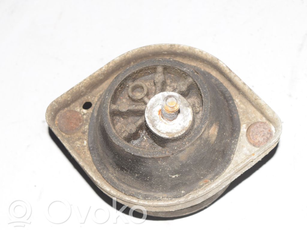 BMW 7 E38 Engine mount bracket 