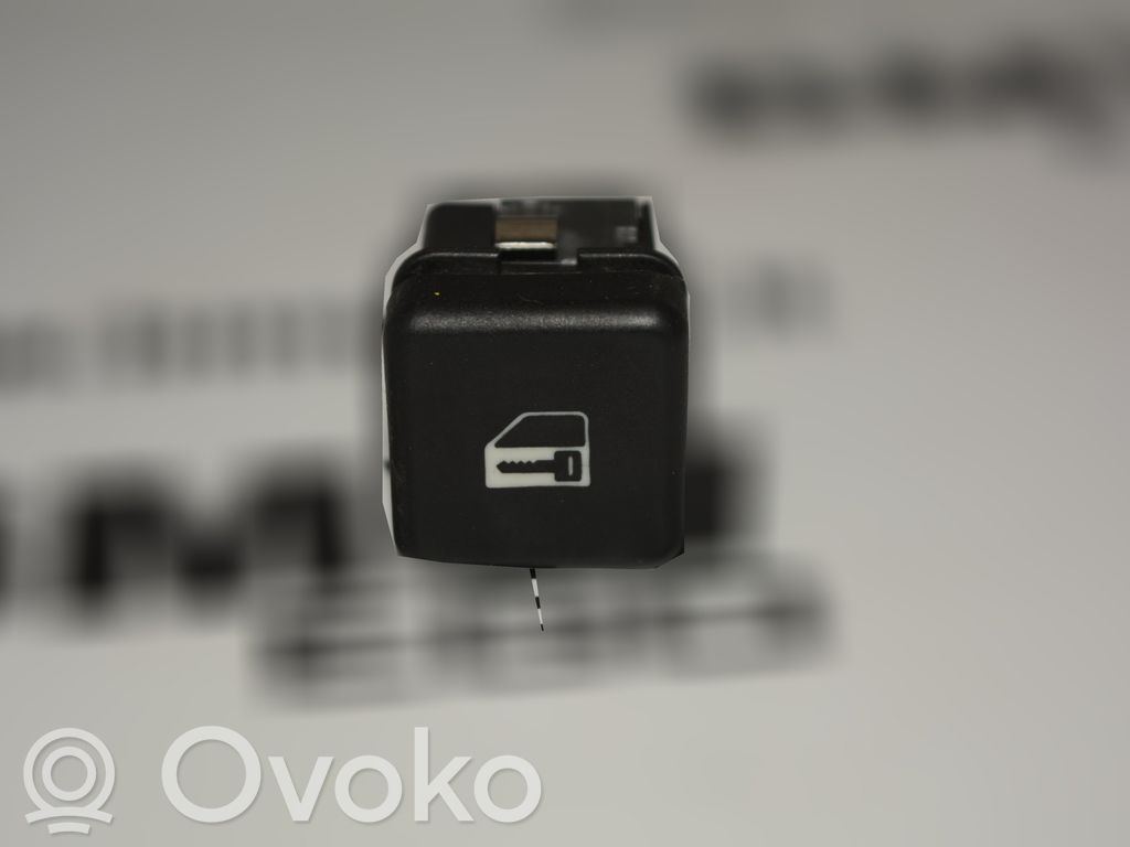 Central locking switch button   8360828