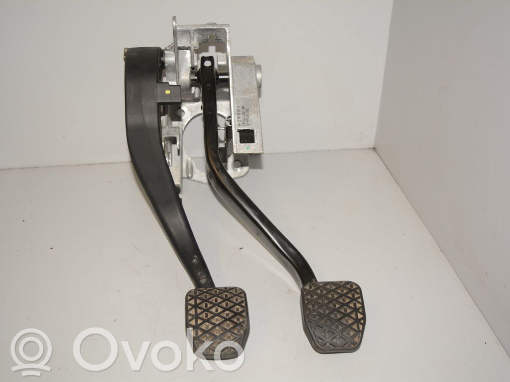 BMW 1 E81 E87 Brake pedal 