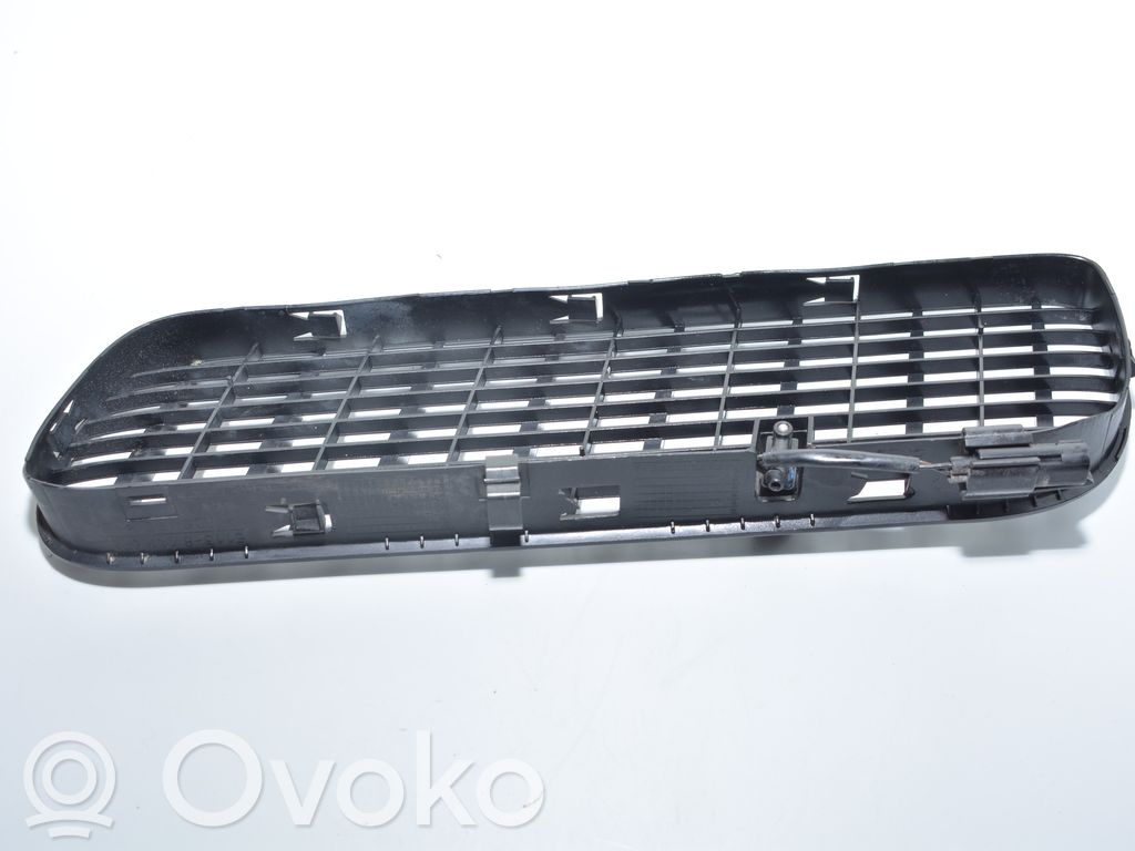 Konepellin säleikkö   8402670