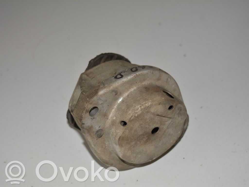 Engine mount bracket   6762608
