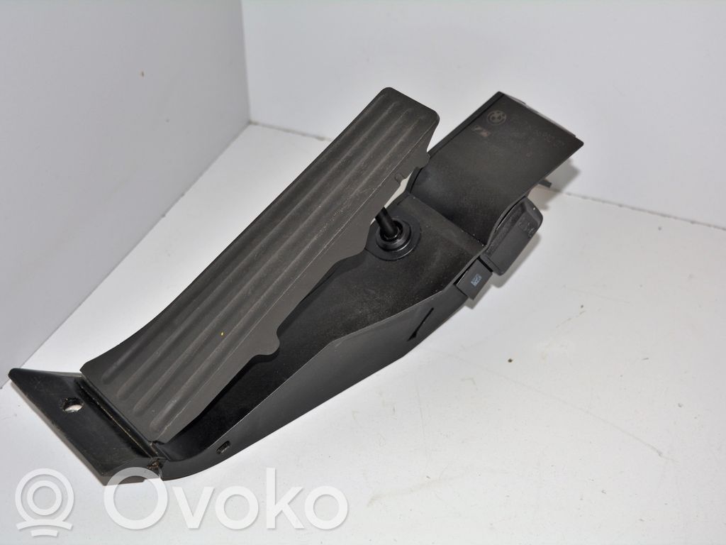 Accelerator throttle pedal   6766930